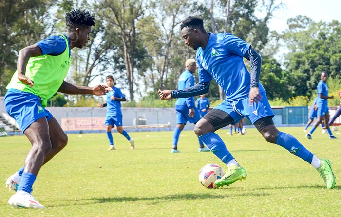 Jogadores do FC Bravos do Maquis em sessão de treino