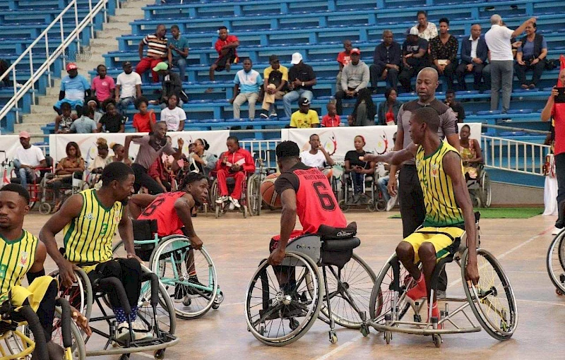 Ngueto Maka (ver) conquista nacional de basquetebol em cadeira de rodas.