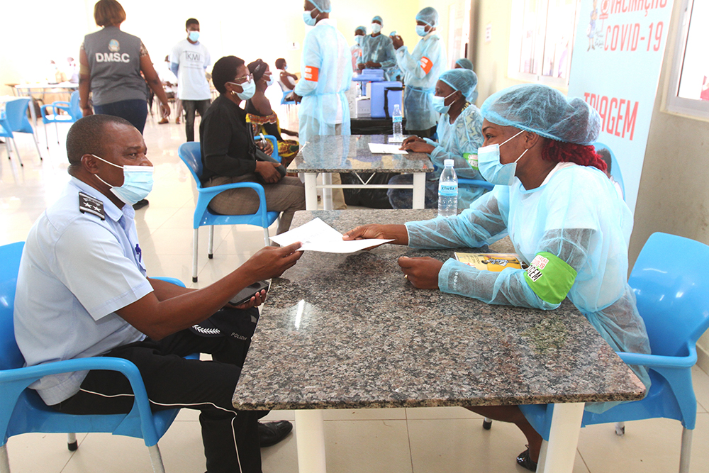 Police officers get vaccinated against Covid-19