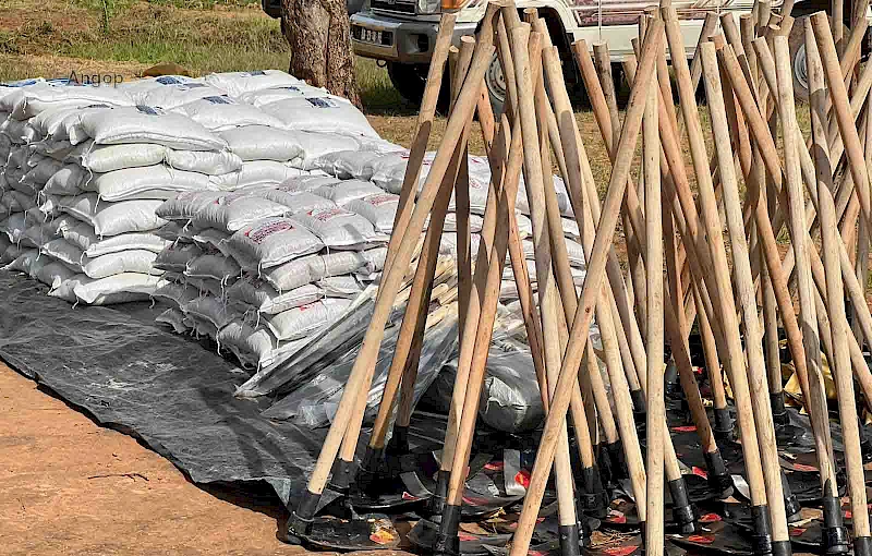 Famílias camponesas da Canganda beneficiam de kits agrícolas