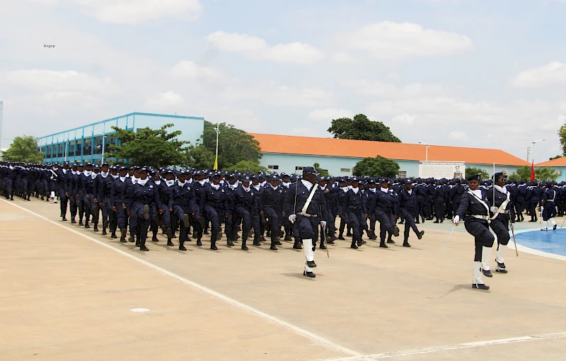 Polícia Nacional de Angola comemorar 49 anos