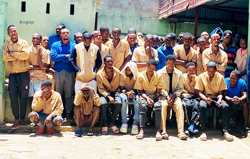 Reclusos da penitenciária do Lubango
