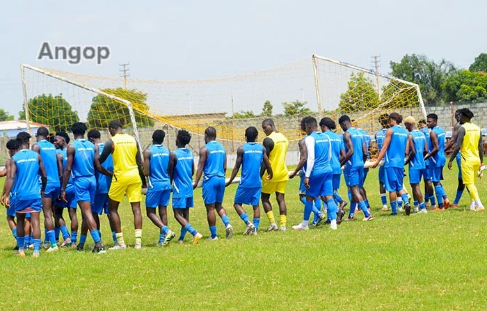 Jogadores do FC Bravos do Maquis