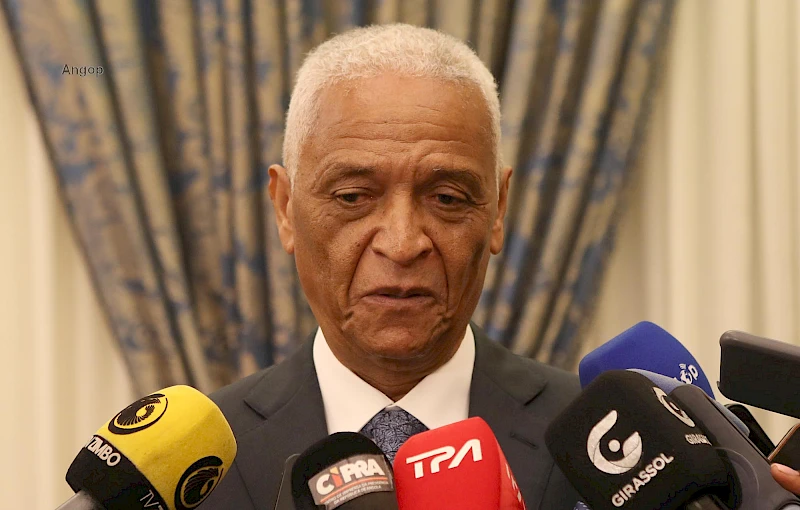 Embaixador Extraordinário e Plenipotenciário da República de Angola em Cabo Verde, ReAgostinho Tavares da Silva Neto