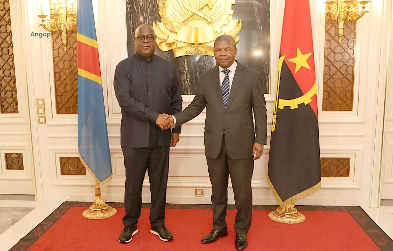 Presidente João Lourenço (à dir.) com homólogo da RDC, Félix Tshisekedi
