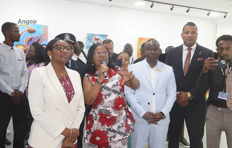 Artista plástica, Carla Peairo, apresenta obra "Raízes" em Benguela