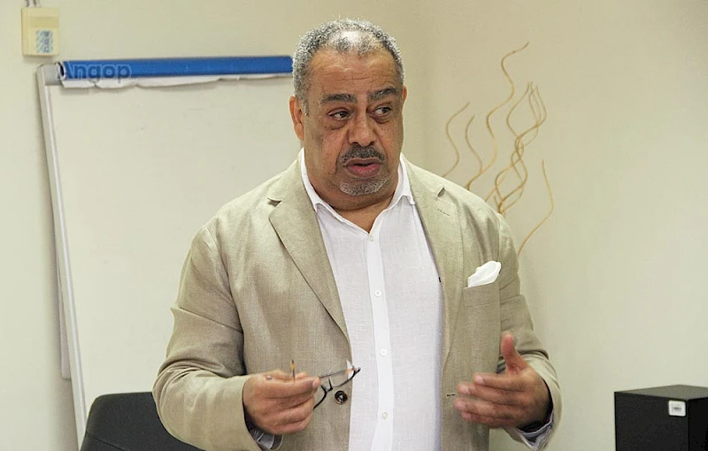 Economista, Carlos Rosado