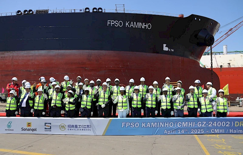 PCA da Sonangol, Sebastião Pai Querido Gaspar visita Plataforma de produção de petróleo